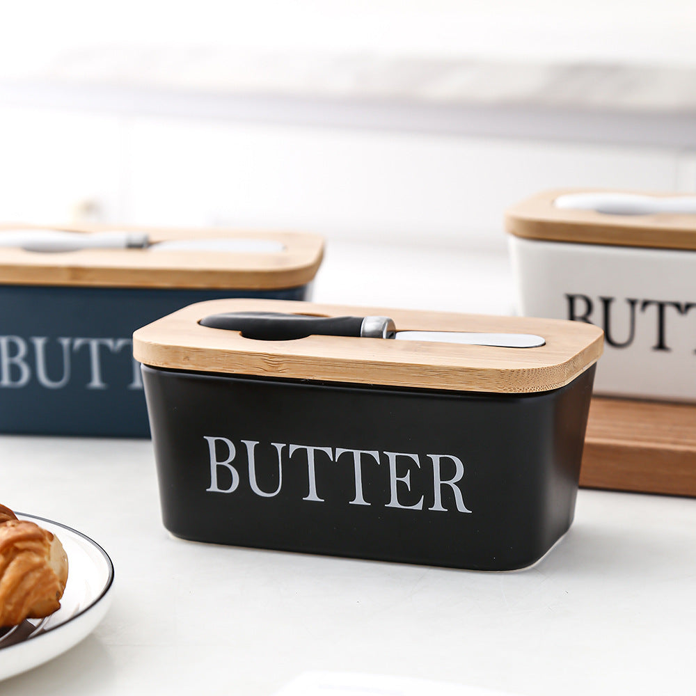 Butter dish with bamboo lid